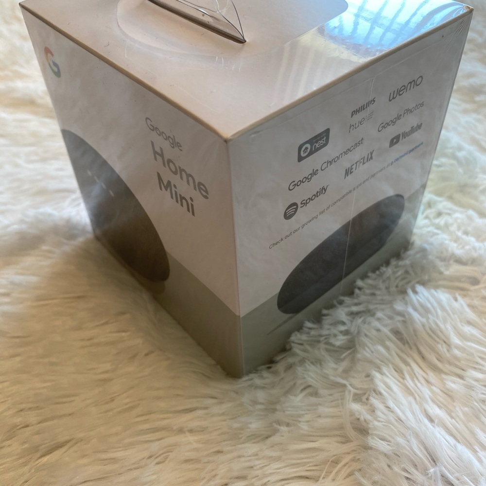 Google Home Mini - Picture 2 of 4